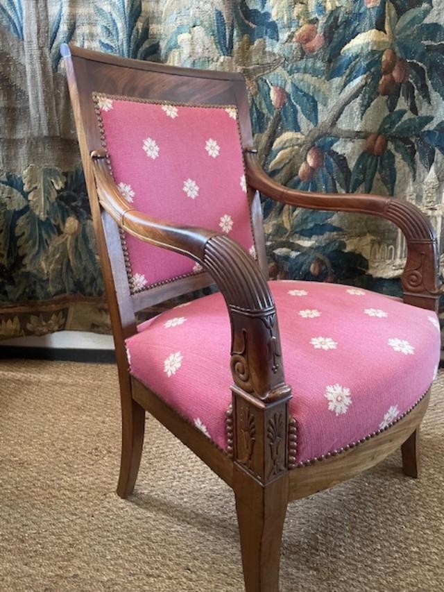 Suite de 8 fauteuils en acajou au modèle d'époque empire-photo-7