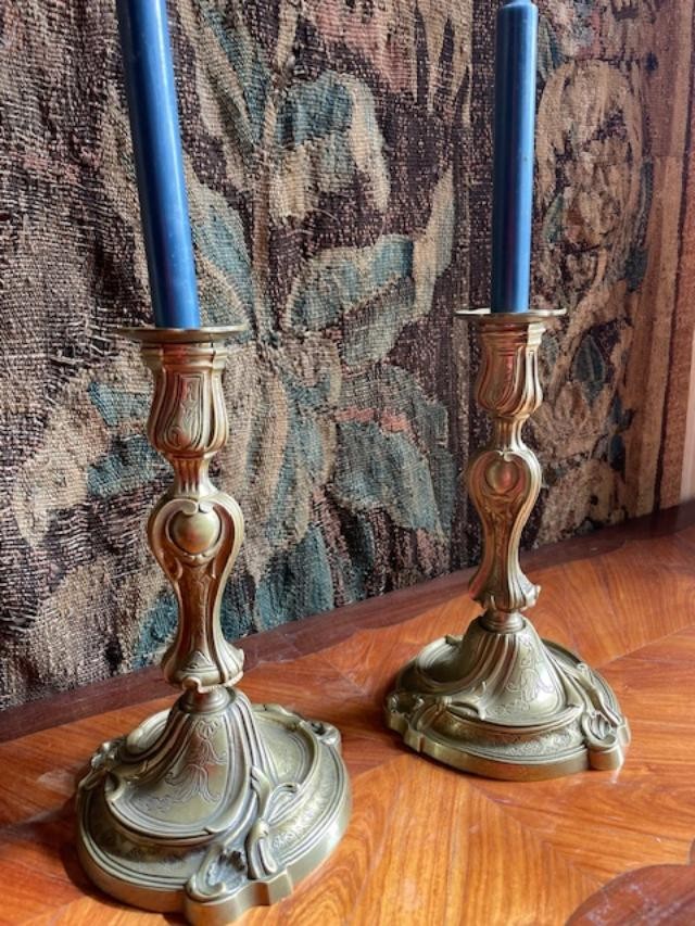 Paire de bougeoirs en bronze doré de style Louis XV-photo-2