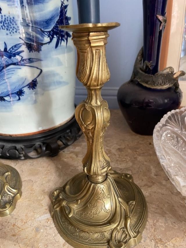 Paire de bougeoirs en bronze doré de style Louis XV-photo-3