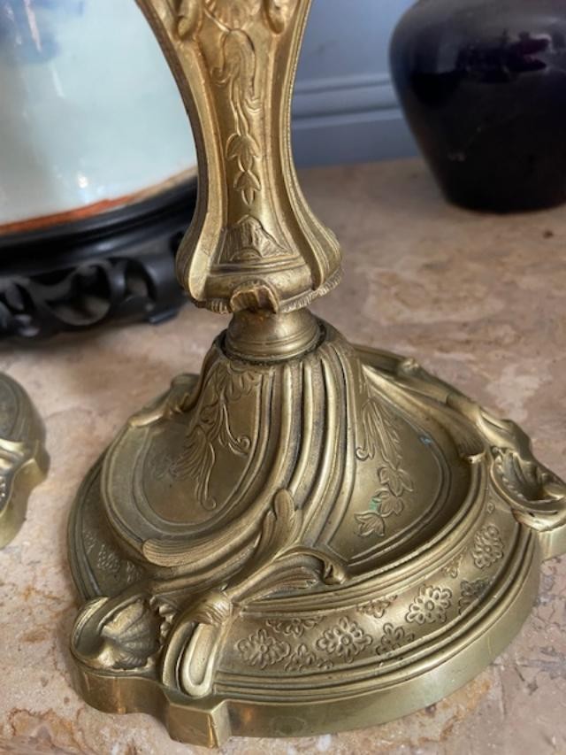 Paire de bougeoirs en bronze doré de style Louis XV-photo-7