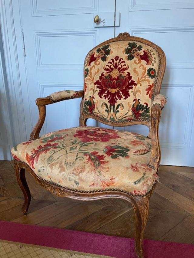 Fauteuil dossier plat d'époque Louis XV en bois naturel