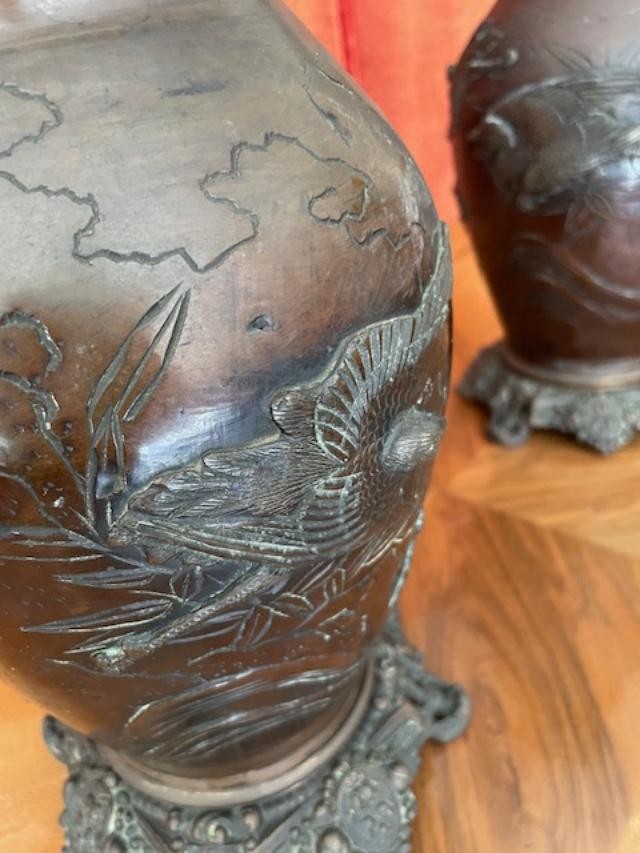 Paire de lampes Japon en bronze à patine médaille avec globe gravé à l'acide de fleurs de lys-photo-5