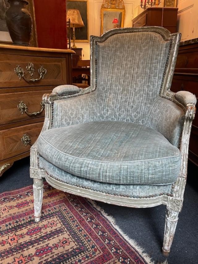 Bergère en bois laqué à coussin d'époque Louis XVI