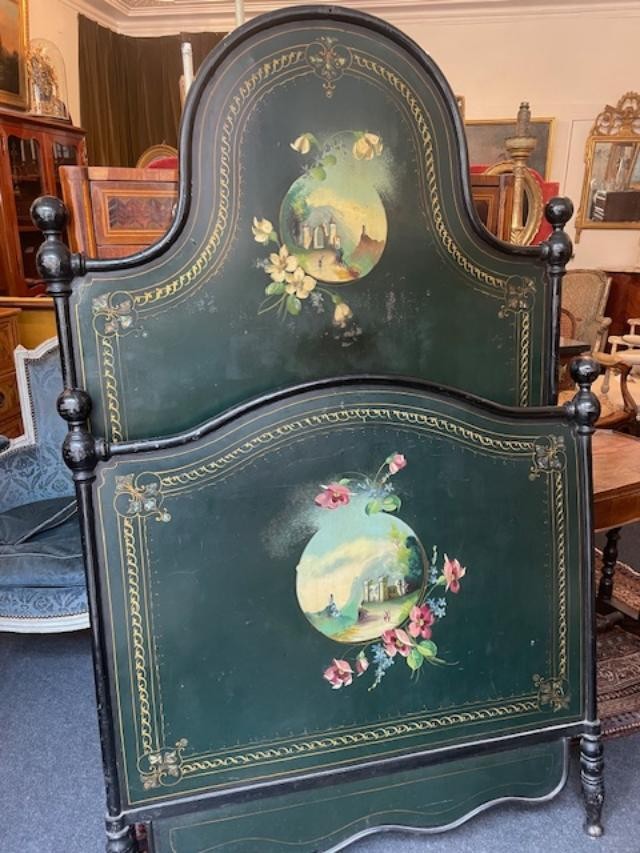 Rare lit en t&ocirc;le peinte d'&eacute;poque Napol&eacute;on III