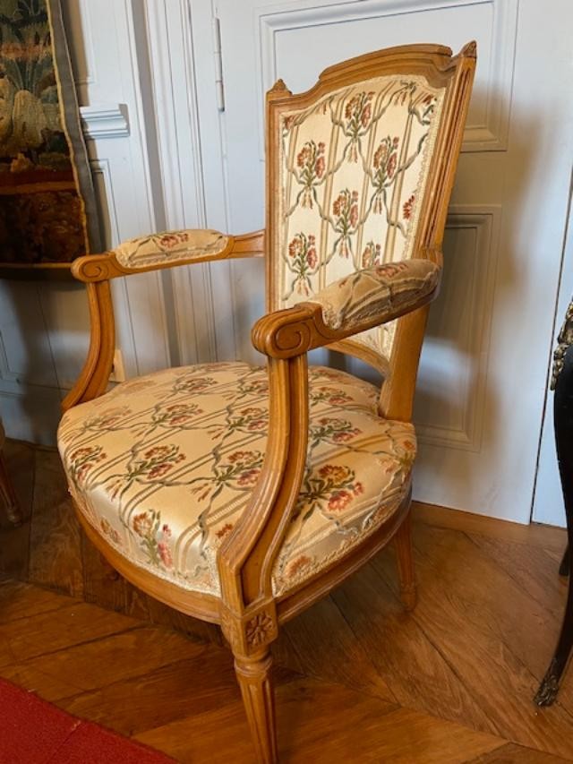 Pair Of Louis XVI Style Cabriolet Armchairs-photo-3