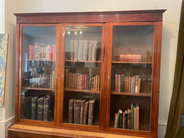 Large Three-door Mahogany Bookcase-photo-3