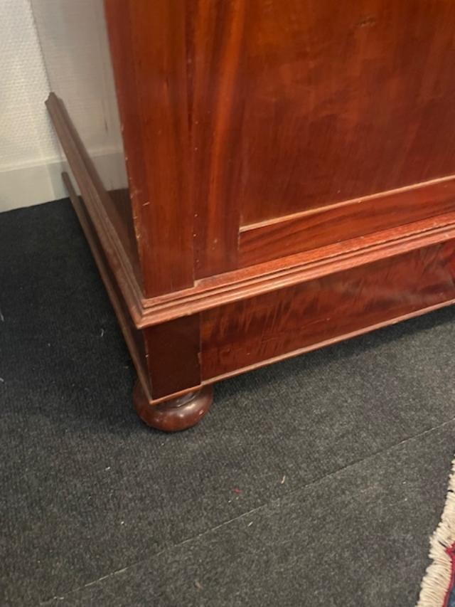 Large Three-door Mahogany Bookcase-photo-4