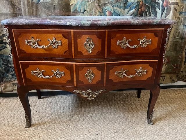 Commode en marqueterie de style Louis XV