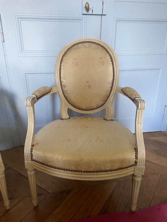 Paire de fauteuils 18 &egrave;me en m&eacute;daillons d&#039;&eacute;poque Louis XVI-photo-2