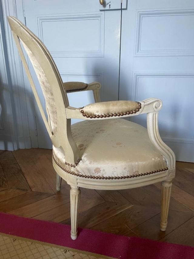 Paire de fauteuils 18 &egrave;me en m&eacute;daillons d&#039;&eacute;poque Louis XVI-photo-1