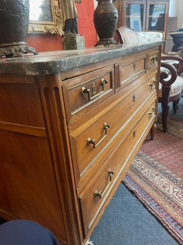 Commode 18 ème en noyer , époque Louis XVI-photo-4