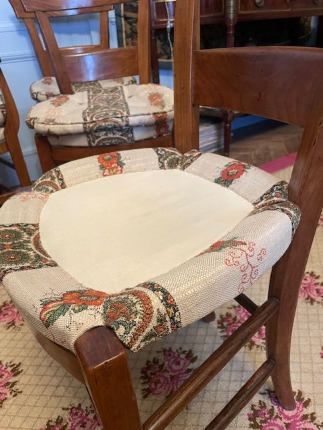 Ensemble de 6 chaises et un fauteuil formant une suite en noyer directoire.-photo-2