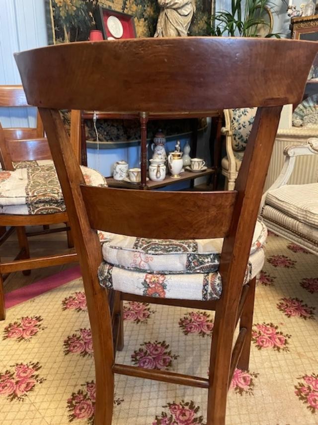 Ensemble de 6 chaises et un fauteuil formant une suite en noyer directoire.-photo-3
