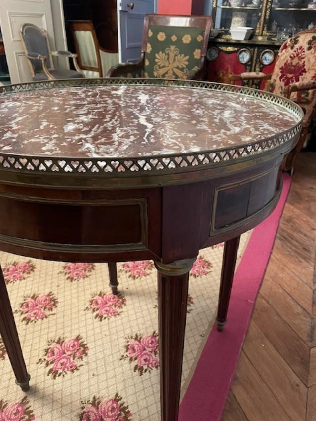 Elegant Louis XVI Style Mahogany Bouillotte Table-photo-4