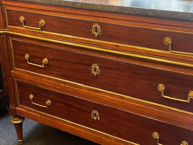 Commode 18 &egrave;me en acajou et placage d&#039;acajou d&#039;&eacute;poque Louis XVI-photo-2