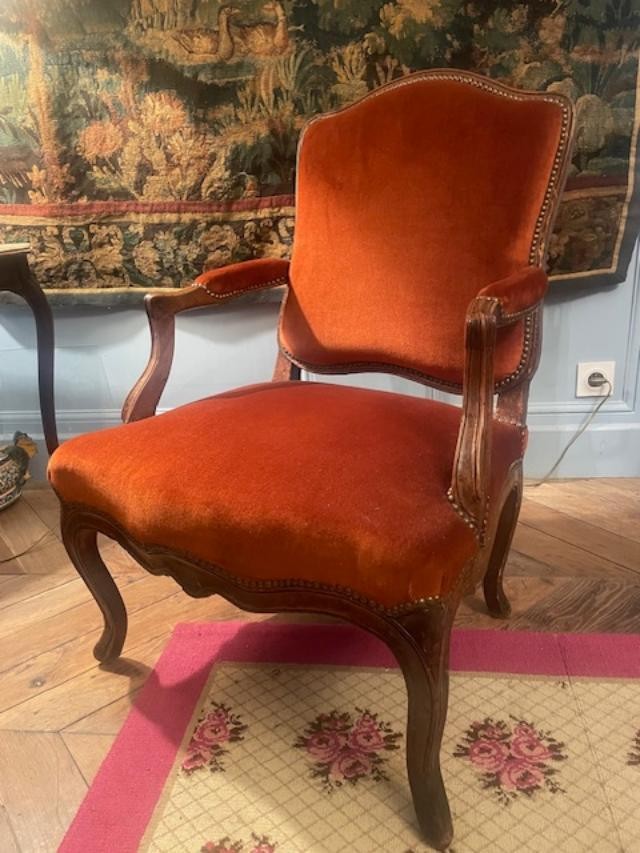 Paire de larges fauteuils 18 &egrave;me &agrave; dossier plat &agrave; la Reine d&#039;&eacute;poque Louis XV-photo-2