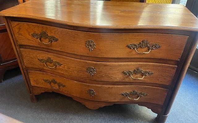 Commode 18 ème en bois naturel d'époque régence