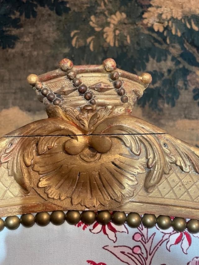 Grand pare-feu en bois sculpté et doré surmonté d'une couronne de baron-photo-5