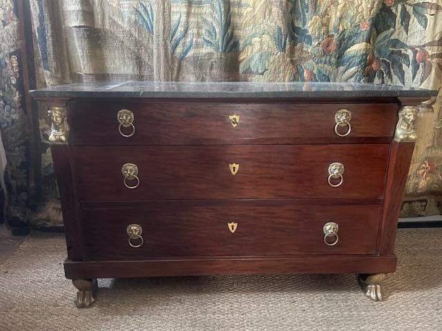 Commode retour d'Egypte en acajou d'époque Empire