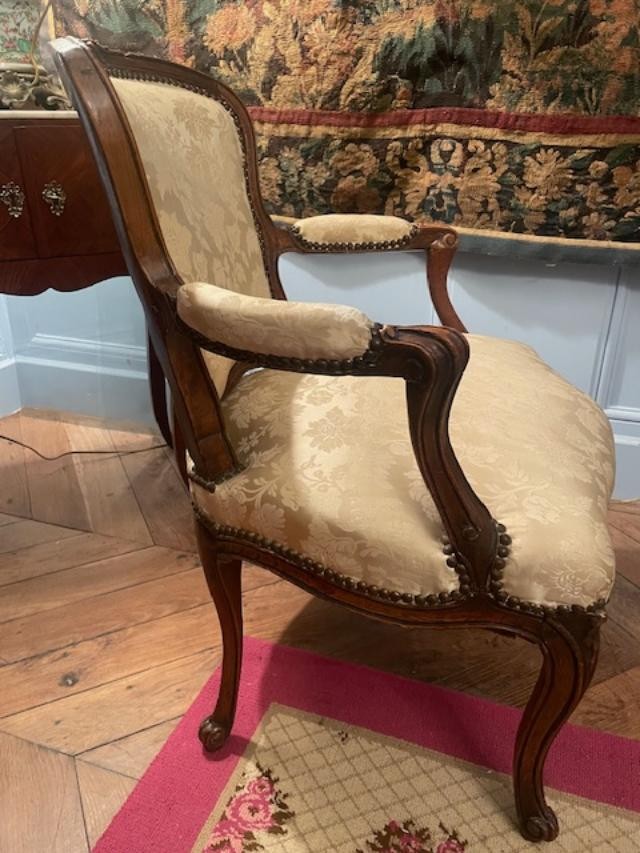 18th-century Louis XV Period Cabriolet Armchair In Natural Wood-photo-3