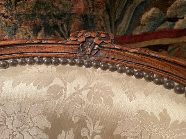 18th-century Louis XV Period Cabriolet Armchair In Natural Wood-photo-4