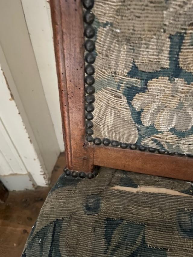 Paire de chaises avec tapisseries d'&eacute;poque Louis XIII-photo-3