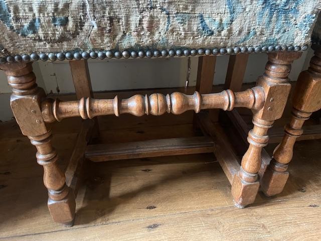 Paire de chaises avec tapisseries d'&eacute;poque Louis XIII-photo-4