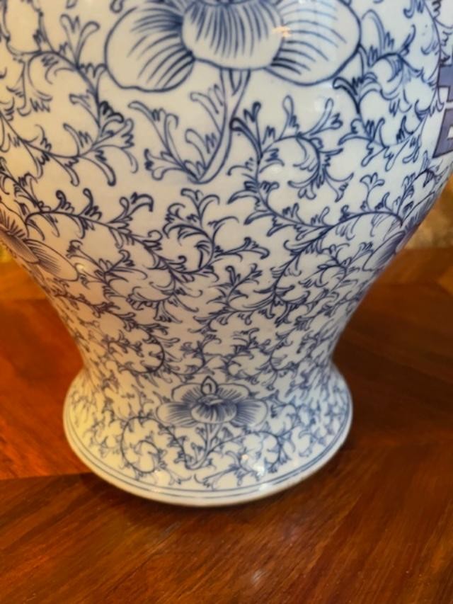 Large Covered Vase In Blue And White-photo-1