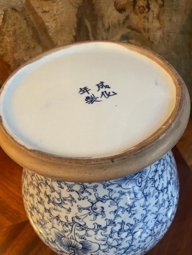 Large Covered Vase In Blue And White-photo-2