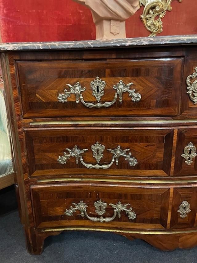 Commode estampillée FF pour François Fleury début de l'époque Louis XV-photo-3