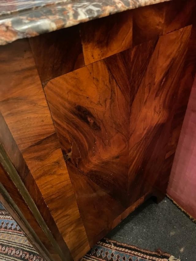 Commode estampillée FF pour François Fleury début de l'époque Louis XV-photo-6