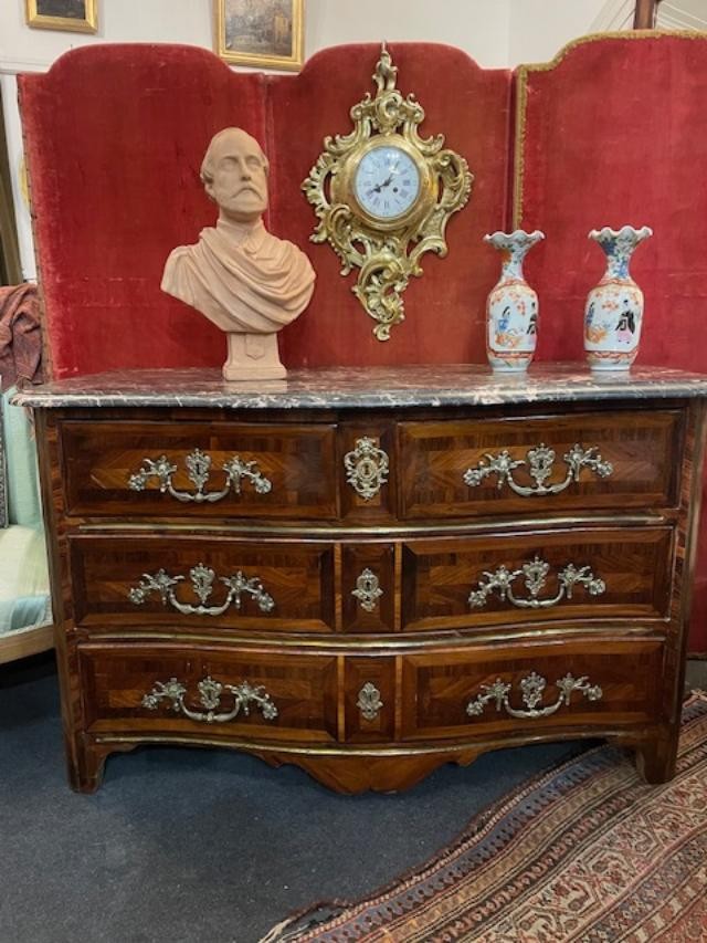 Commode estampillée FF pour François Fleury début de l'époque Louis XV