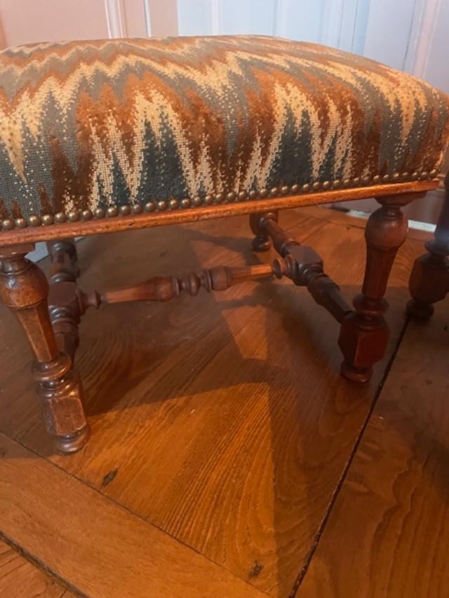 Pair Of Louis XIV Style Walnut Stools-photo-4