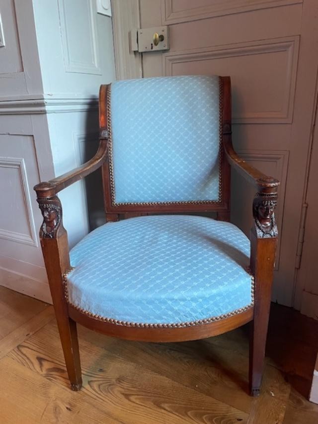 Fauteuil fin 18 &egrave;me en acajou blond