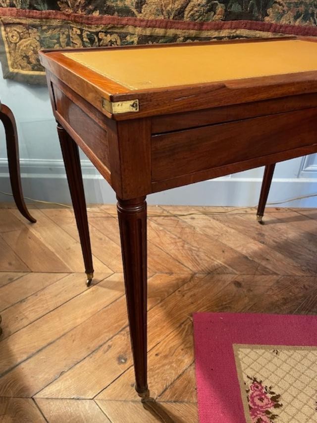 Small Louis XVI Period Mahogany Parlor Desk-photo-2
