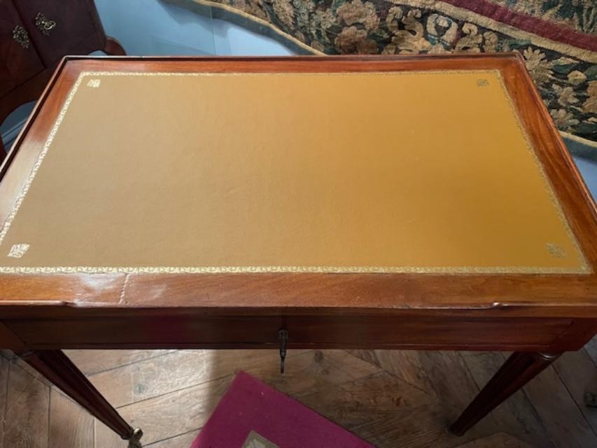 Small Louis XVI Period Mahogany Parlor Desk-photo-1