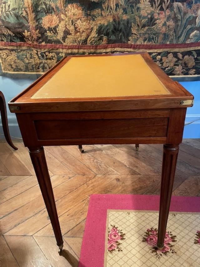 Small Louis XVI Period Mahogany Parlor Desk-photo-2