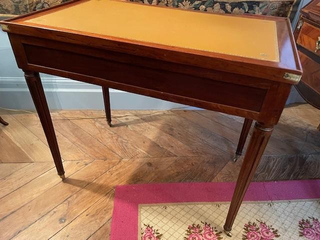 Small Louis XVI Period Mahogany Parlor Desk-photo-4