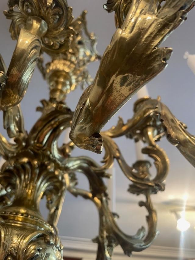 Important lustre en bronze doré à 12 bras de lumière.-photo-6