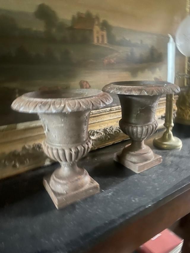 Paire de vases Médicis en fonte