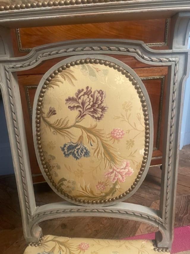 Transitional-style Carved Wooden Prayer Stool, Lacquered Gray-photo-3