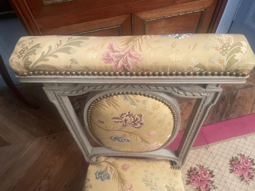 Transitional-style Carved Wooden Prayer Stool, Lacquered Gray-photo-4
