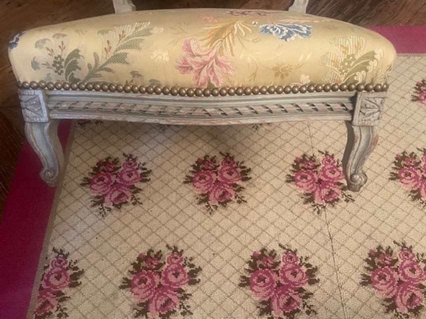 Transitional-style Carved Wooden Prayer Stool, Lacquered Gray-photo-2