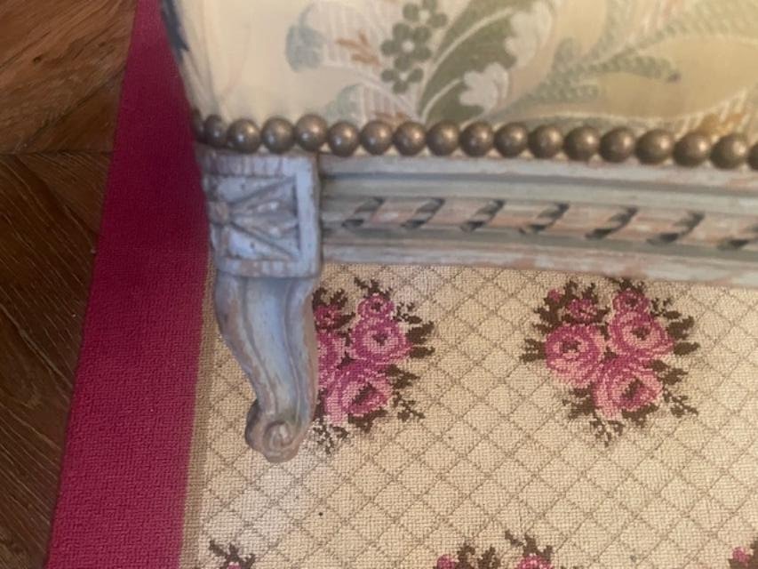 Transitional-style Carved Wooden Prayer Stool, Lacquered Gray-photo-3