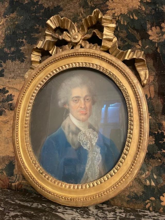 Ecole Française d'époque Louis XVI , portrait d'un aristocrate.