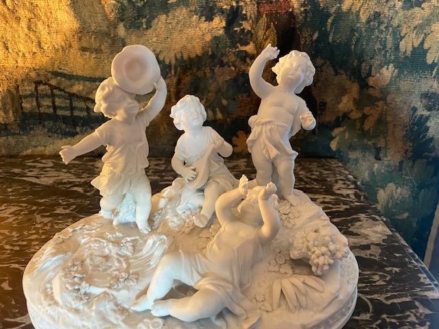 Set Of Cookies Decorated With Musical Putti-photo-2