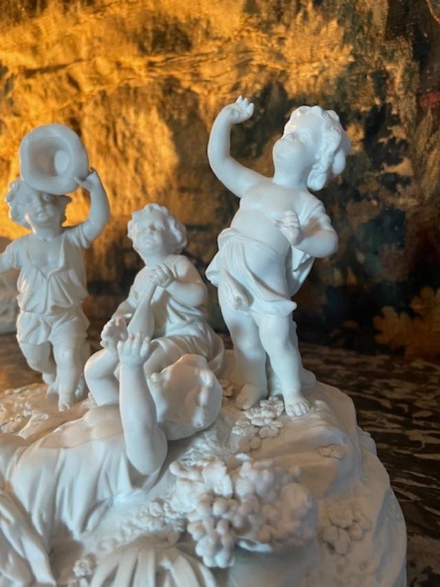 Set Of Cookies Decorated With Musical Putti-photo-3