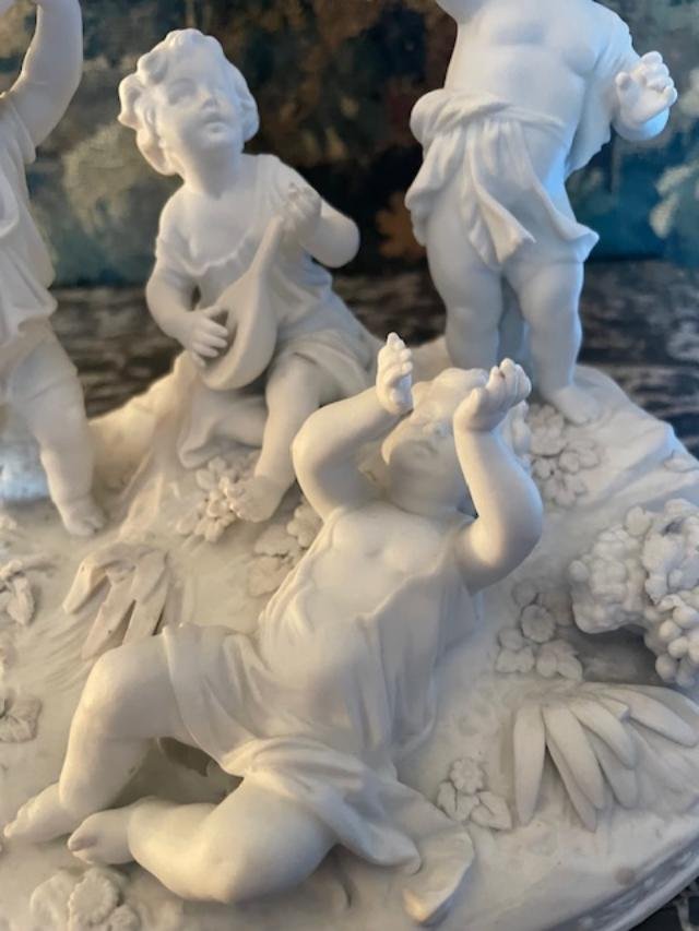 Set Of Cookies Decorated With Musical Putti-photo-1