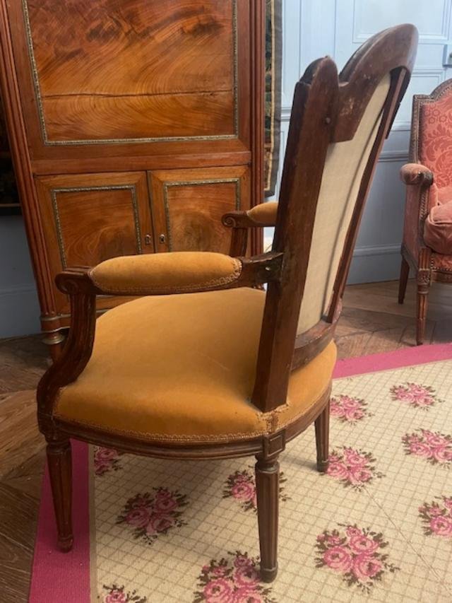 Fauteuil 18 ème en cabriolet en bois naturel d'époque Louis XVI-photo-1