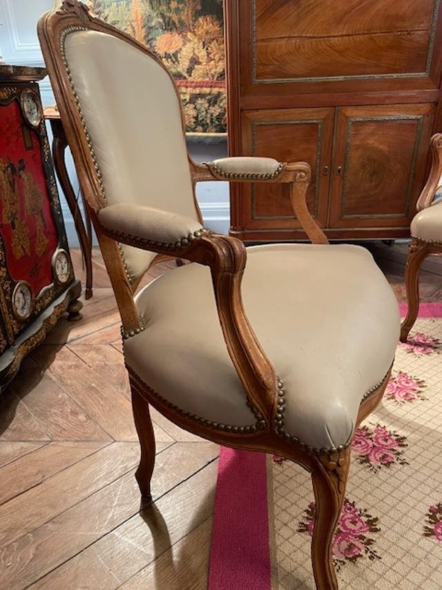 Pair Of 18th-century Louis XV-style Cabriolet Armchairs-photo-3